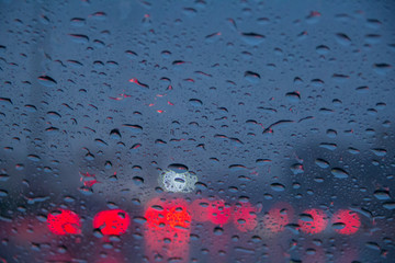 夜雨中高速