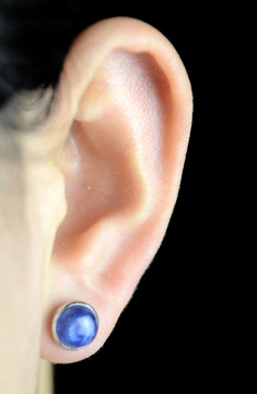 蓝晶石耳钉