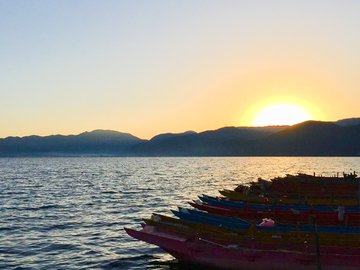 泸沽湖日出