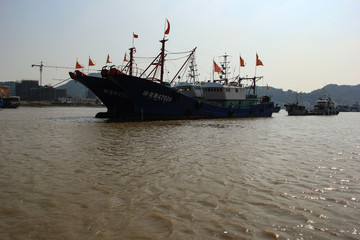 象山石浦渔港海面渔船