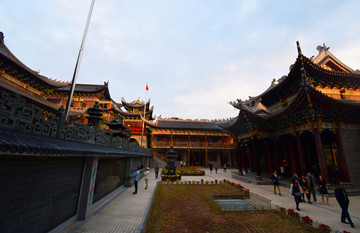 大鹏东山寺