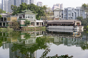 幽静的荔湾湖公园