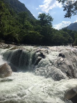 流水 山间