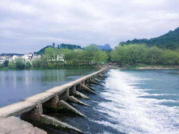 石桥流水