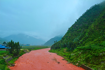 红色河流