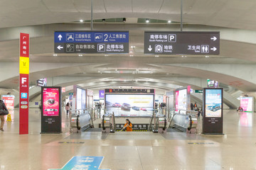 广州南站高铁站内景