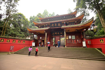 峨眉山万年寺