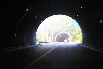 高速公路穿山隧道