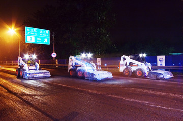 夜间市政道路施工