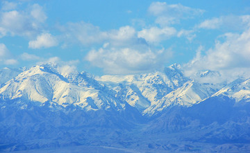 天山雪峰