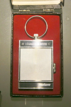 70年代怀表式晶体管收音机