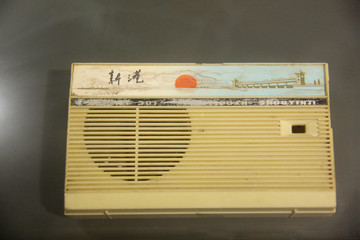 70年代新港牌晶体管收音机