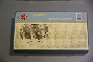 70年代红梅晶体管收音机