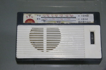 70年代东方红晶体管收音机