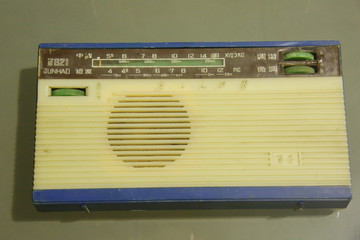 70年代军号晶体管收音机