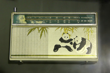 70年代熊猫晶体管收音机