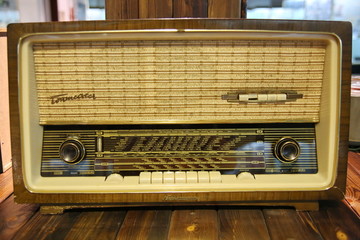70年代台式晶体管收音机