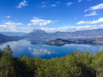 泸沽湖山水