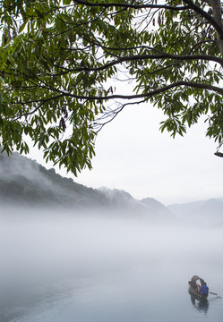 雾漫小东