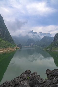 烟雾山水