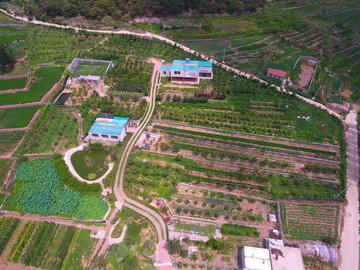 航拍北方山区农村田园风光