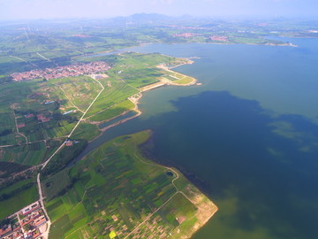 航拍北方山区农村田园风光