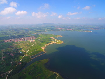 航拍北方山区农村田园风光