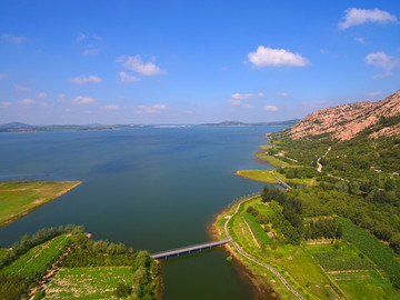 航拍北方山区农村田园风光