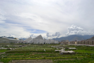 远眺西藏大学