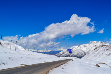 雪山公路