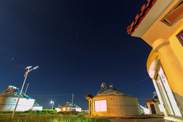 内蒙古希拉穆仁草原蒙古包之夜