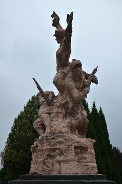 西柏坡战士雕塑