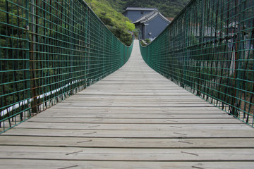 圣莲山铁链拉索木桥