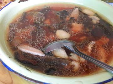野生红菇炖鸡肉汤