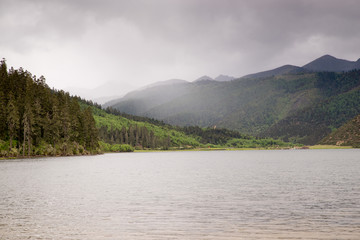 普达措森林湖泊