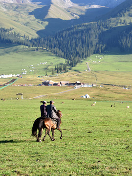 新疆草原牧民