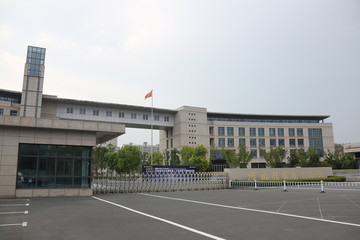 大学校门