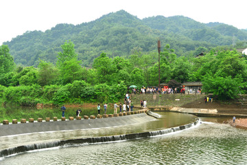 柳江古镇小河踏水桥