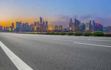 道路路面和杭州现代建筑群