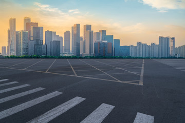 道路地面和杭州钱江新城摩天大楼