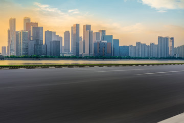 道路地面和杭州钱江新城建筑群