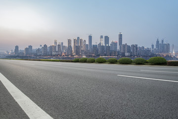 道路路面和重庆城市建筑天际线