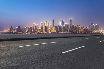 道路路面和重庆城市建筑天际线