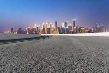 道路路面和重庆城市建筑天际线