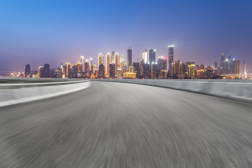 道路路面和重庆城市建筑天际线