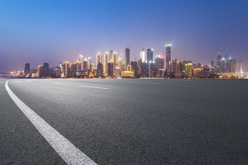 道路路面和重庆城市建筑天际线