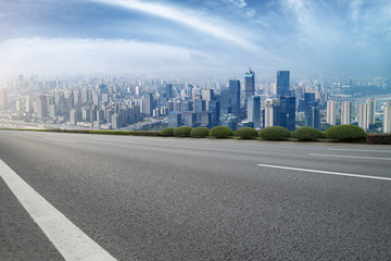 道路路面和重庆城市建筑天际线