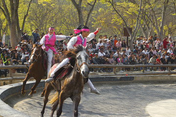 韩国传统骑术女子表演