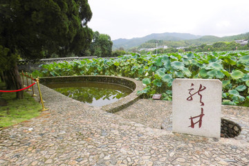 古田会议旧址旁的龙井