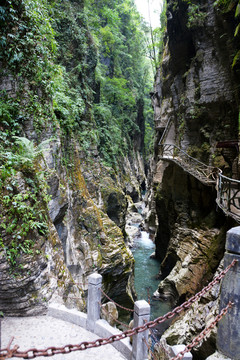 峡谷险峻